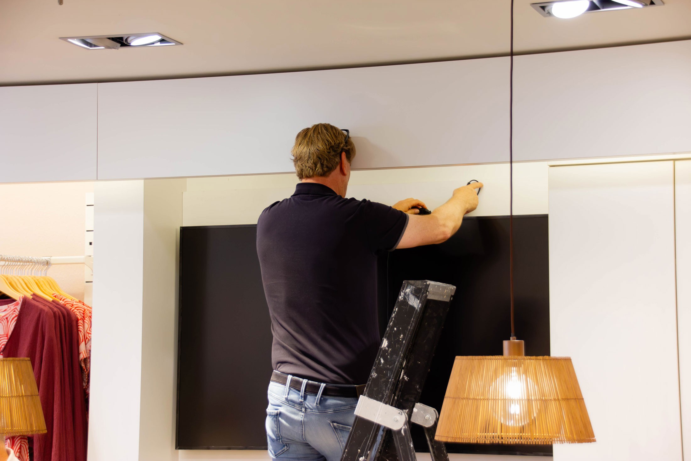 Monteren van een narrowcasting scherm