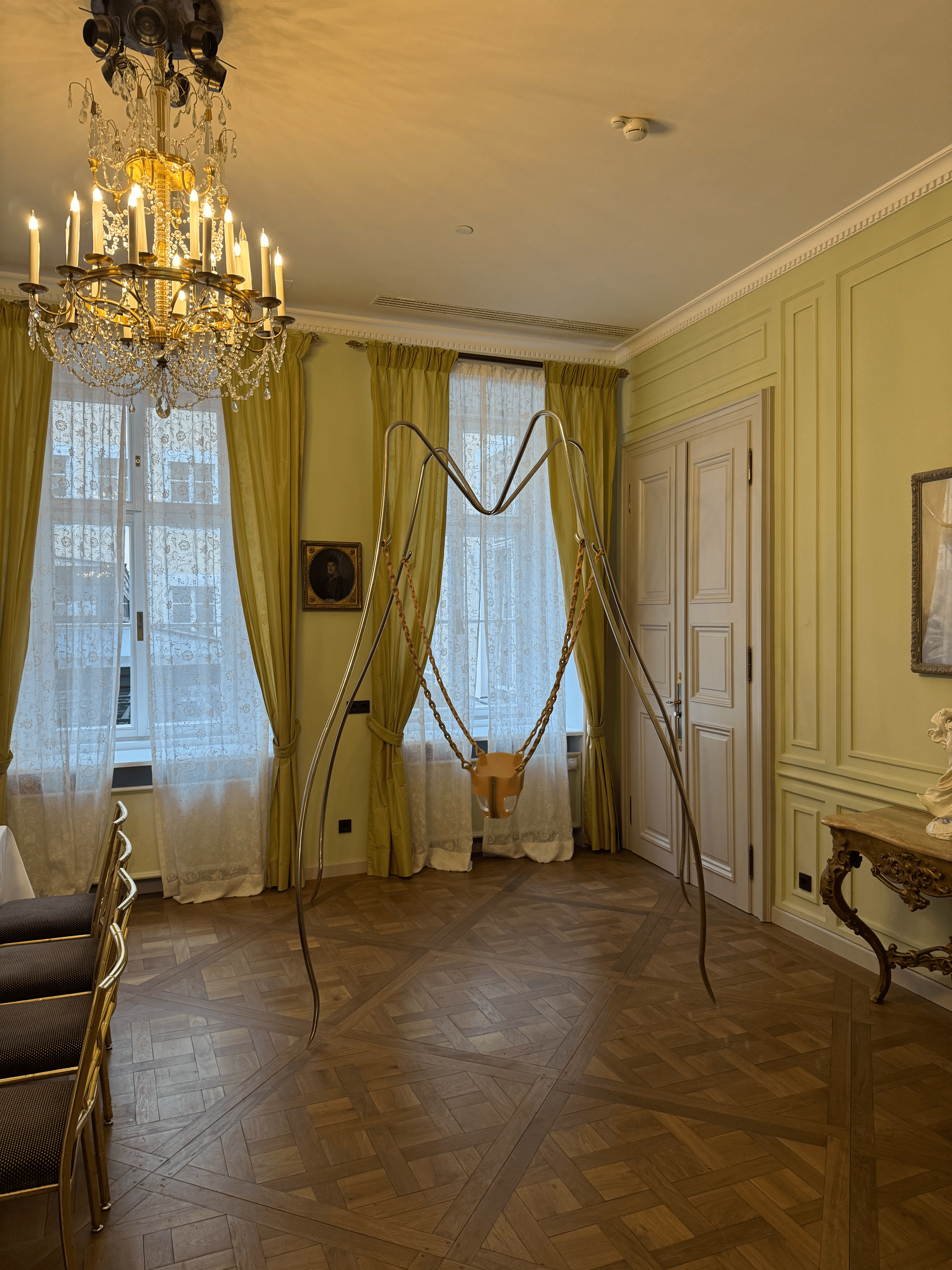 Entrepreneurs engaging in a lively discussion during a Bizz Buzz networking event.