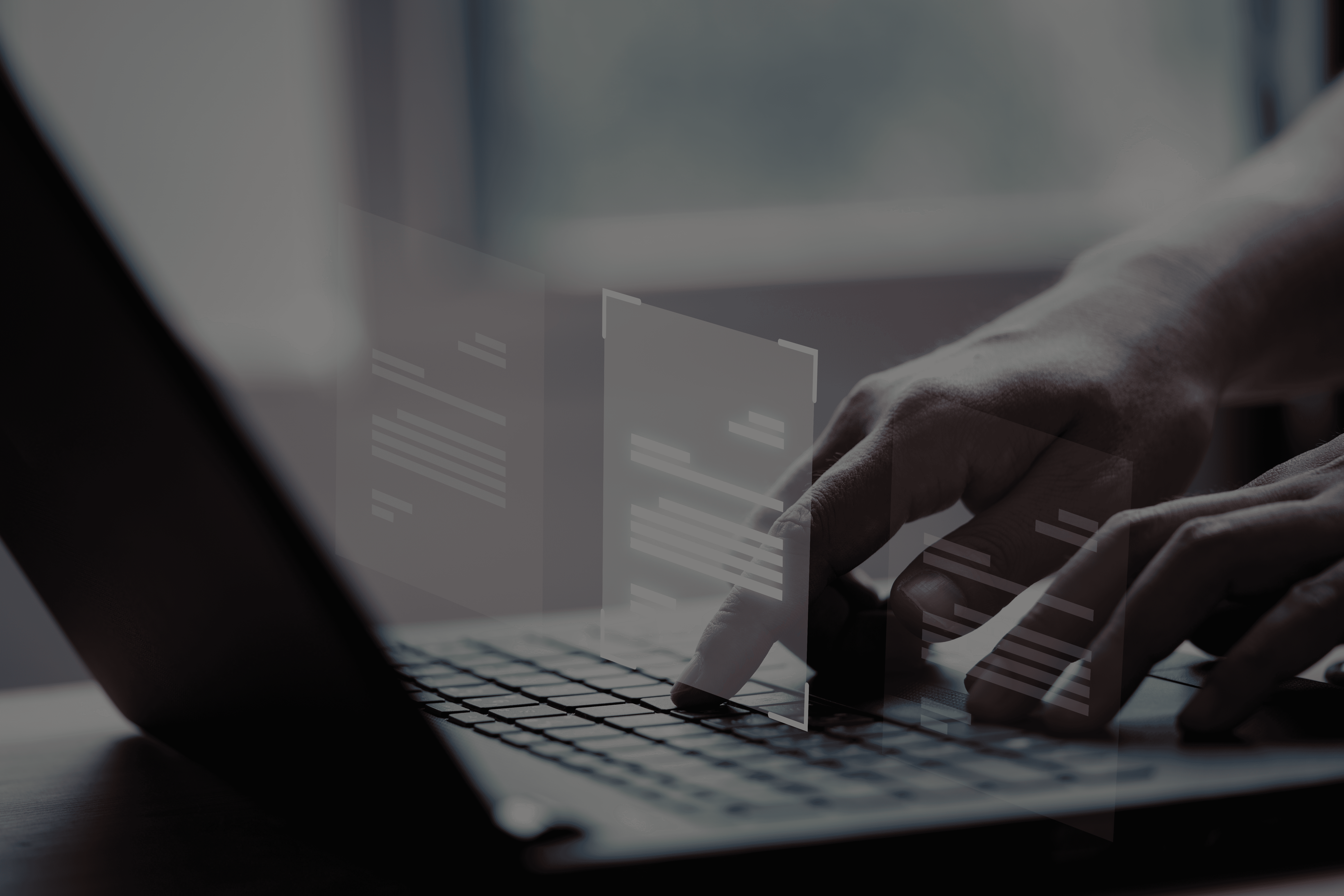 Clavier et mains avec projections holographiques, représentant des activités dans une ESN.