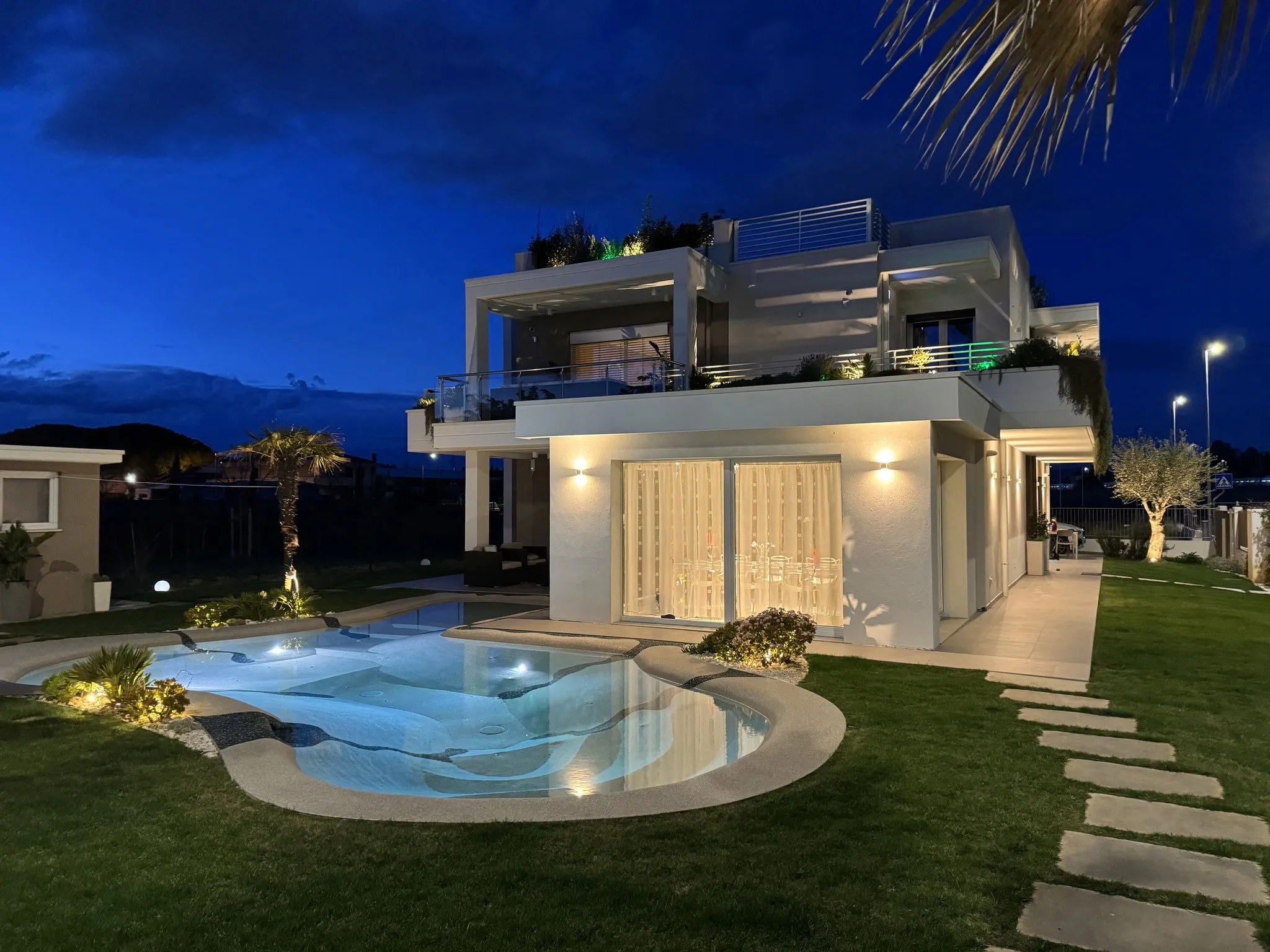 Cappelli Interiors - Outdoor Pool