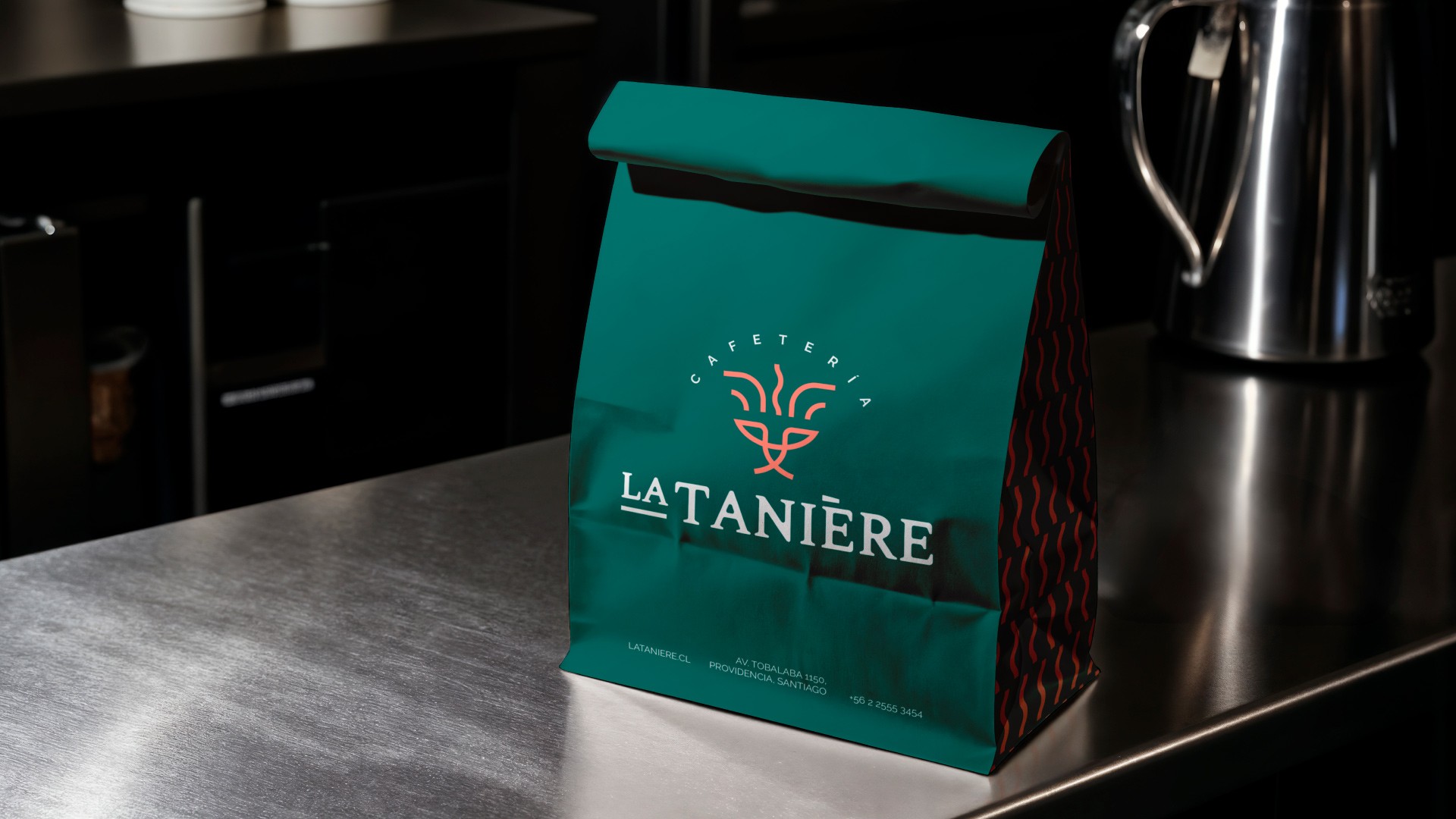 Logotipo con tipografía clásica y símbolo animal, ejemplo de diseño de marca en Chile