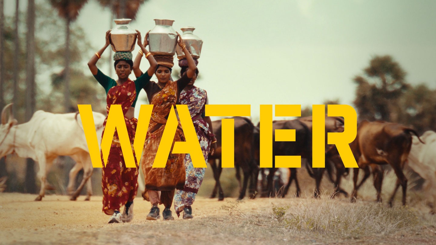 Hard Worker Eco Plaster product advertisement -  Zero curing plaster - women bringing water