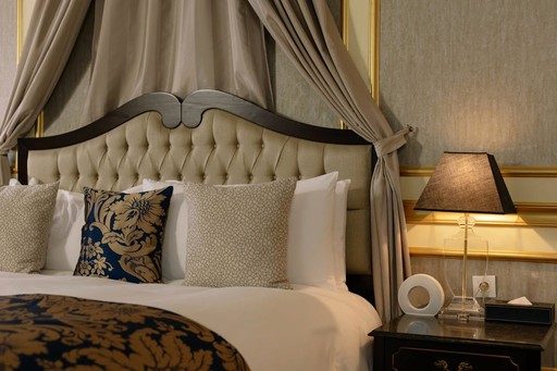 luxurious bedroom