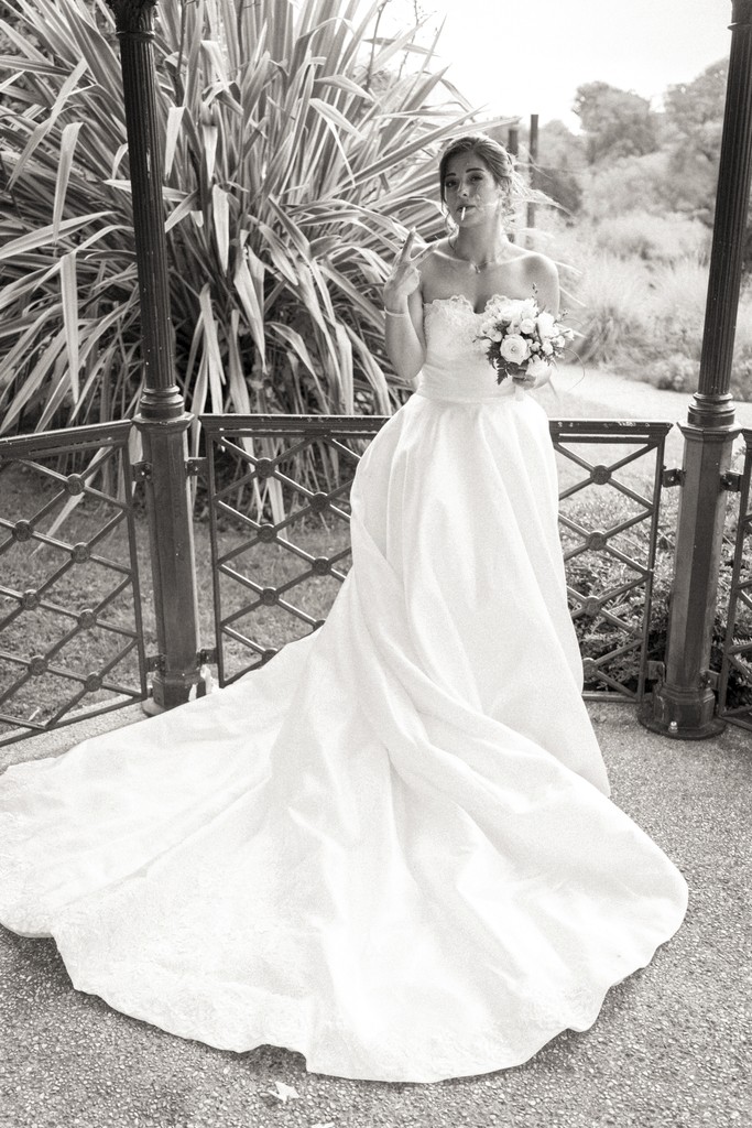 Album photo de luxe — French wedding photographer Paris — luxury wedding book France — Maison Elion — relique photographique rare — fragment intemporel — rituel artistique — photographe mariage haut de gamme — Seine-et-Marne 77 — album mariage bespoke sur mesure — timeless photography France — image symbolique — luxury French wedding photography