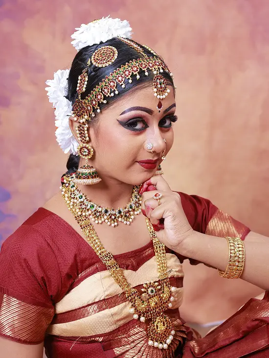 A dancer performing mohiniyattam