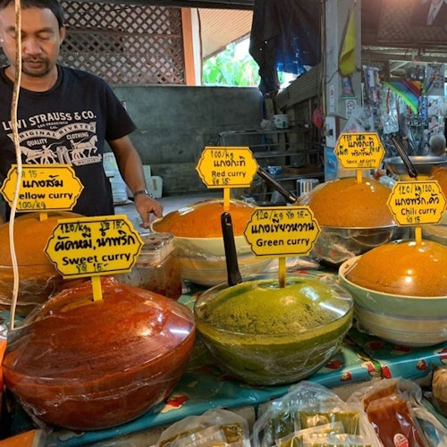 Explore opções de caril como Caril Verde, Caril Massaman ou Caril Panang.