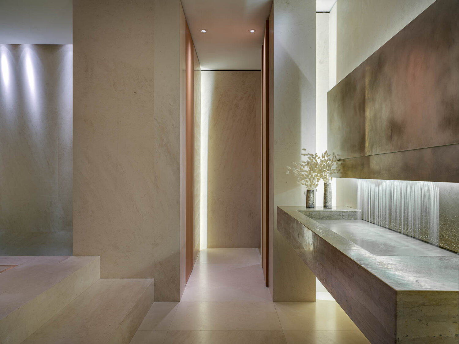 Photo by Frank Ariuba