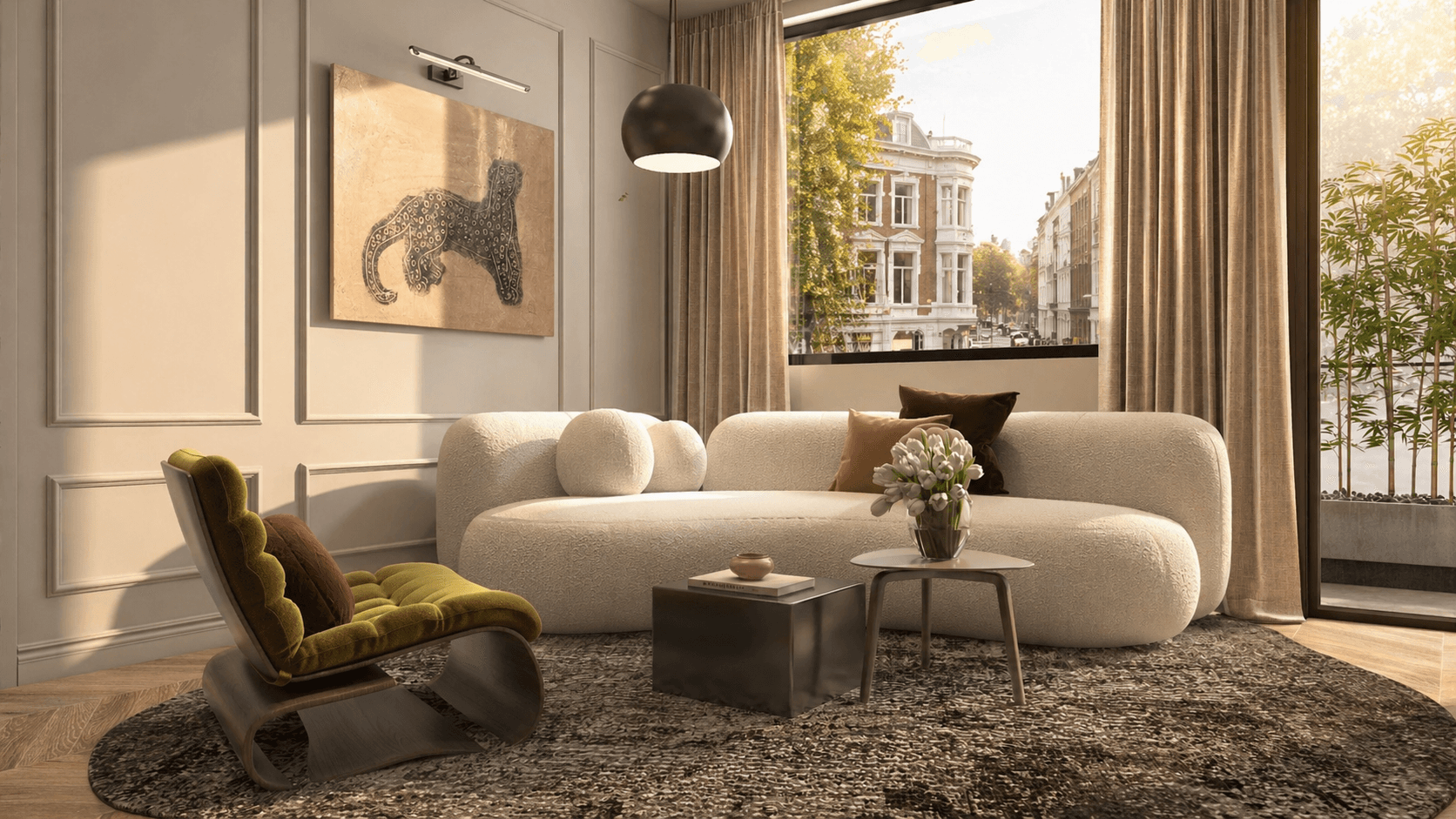 Modernes Interior Design eines warmen Sitzbereichs mit einer bequemen Couch, eleganten Sesseln und zeitlosen Holzelementen von Rosewood Interiors