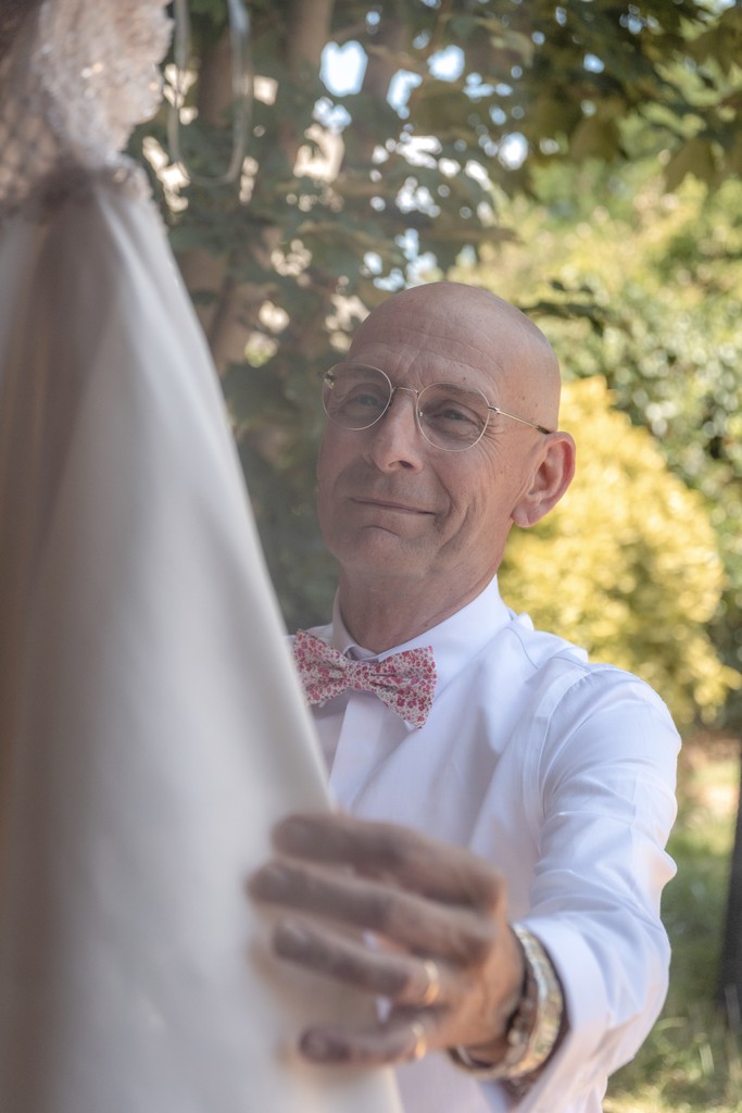 Album photo de luxe — French wedding photographer Paris — luxury wedding book France — Maison Elion — relique photographique rare — fragment intemporel — rituel artistique — photographe mariage haut de gamme — Seine-et-Marne 77 — album mariage bespoke sur mesure — timeless photography France — image symbolique — luxury French wedding photography