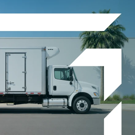 White reefer truck representing GIA Group, LLC’s Reefer Breakdown Insurance.