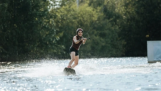 Débuter le wakeboard avec Jam