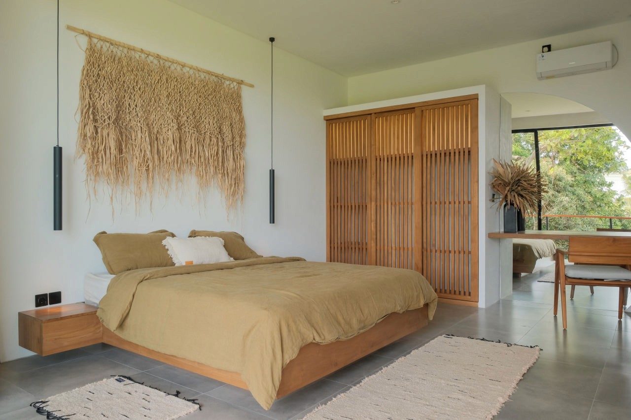 4-bedroom villa with rice field views in Kedungu