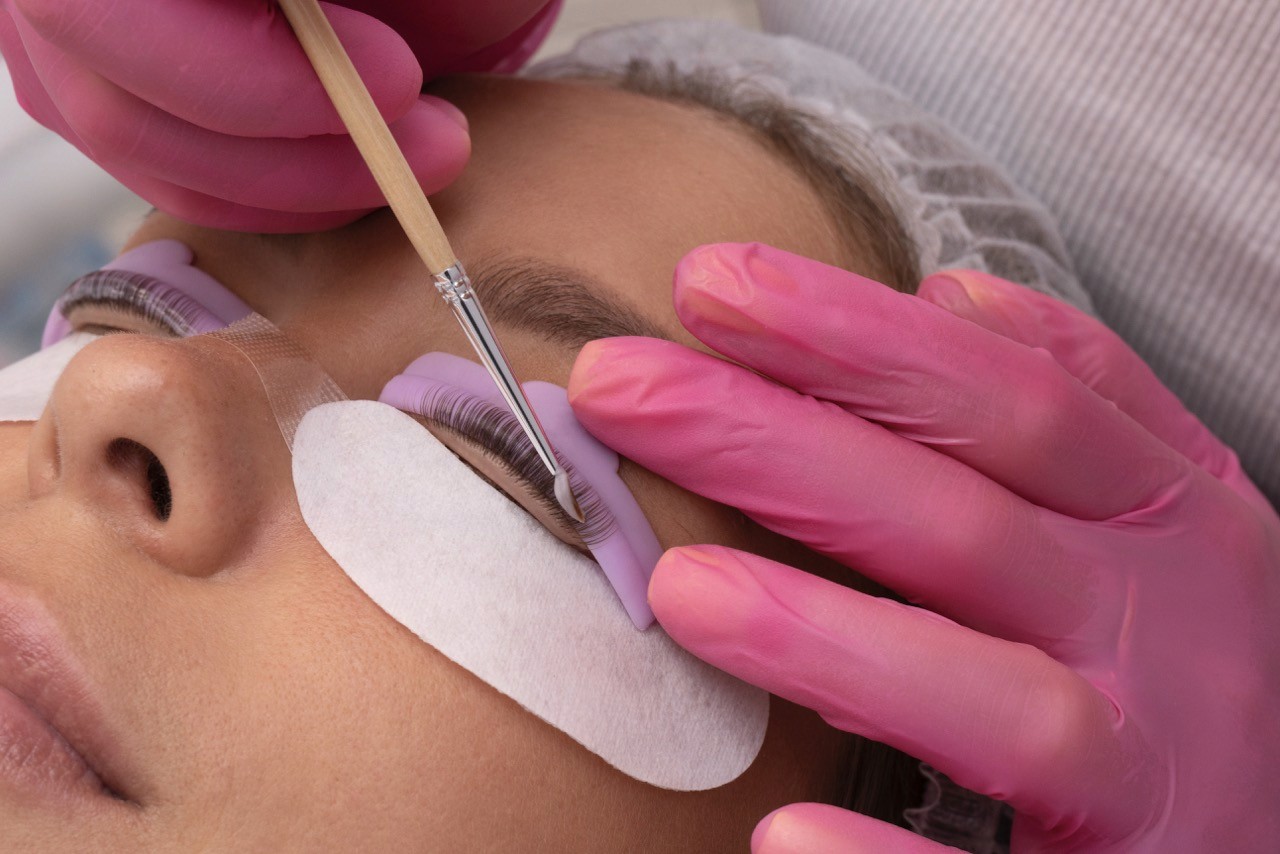 Lash lifting