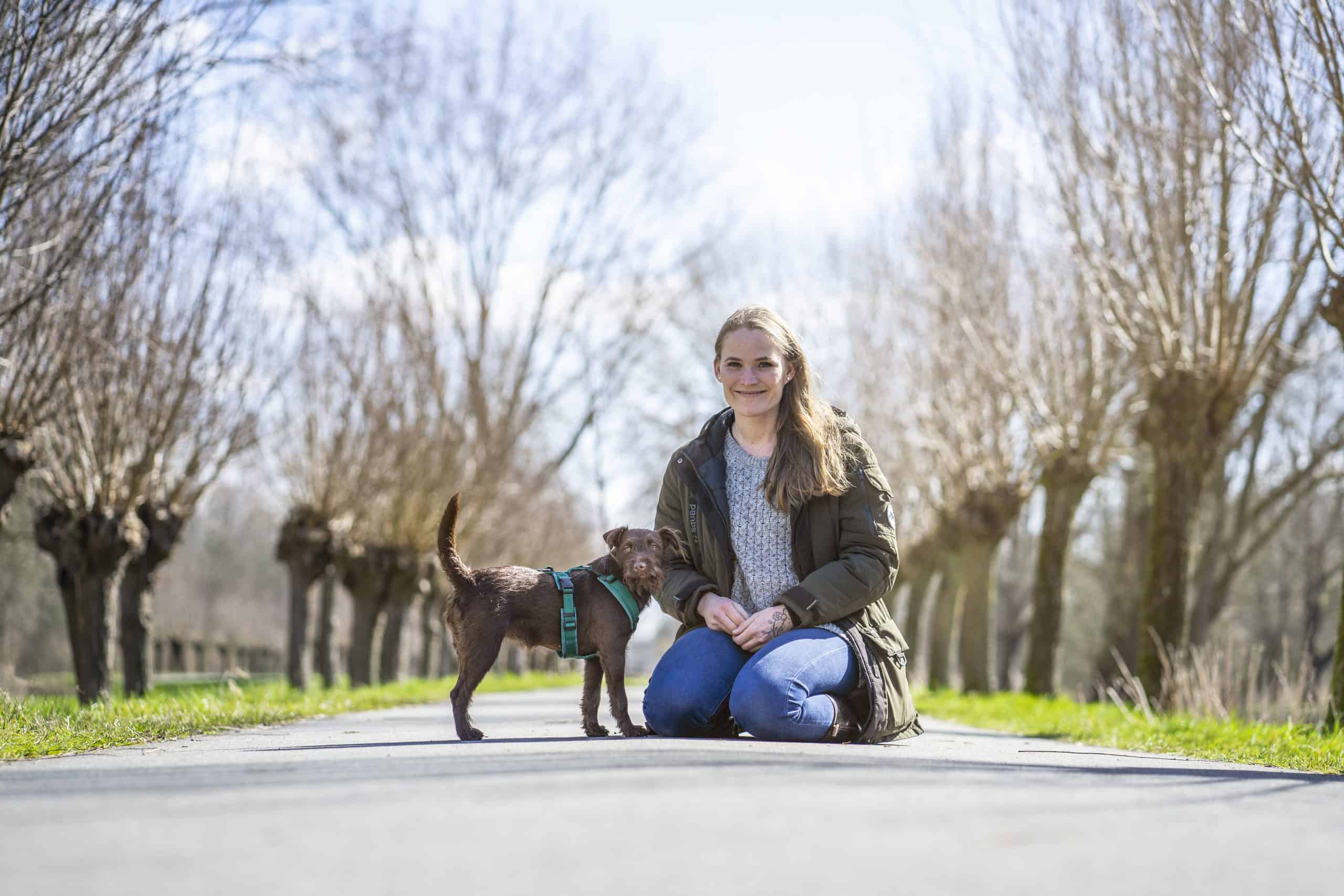 De 3 redenen waarom een hond trekt aan de lijn (en wat jij daaraan kunt doen)