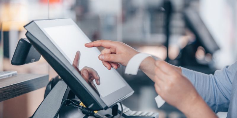 A F&B staff putting in an order on a POS system