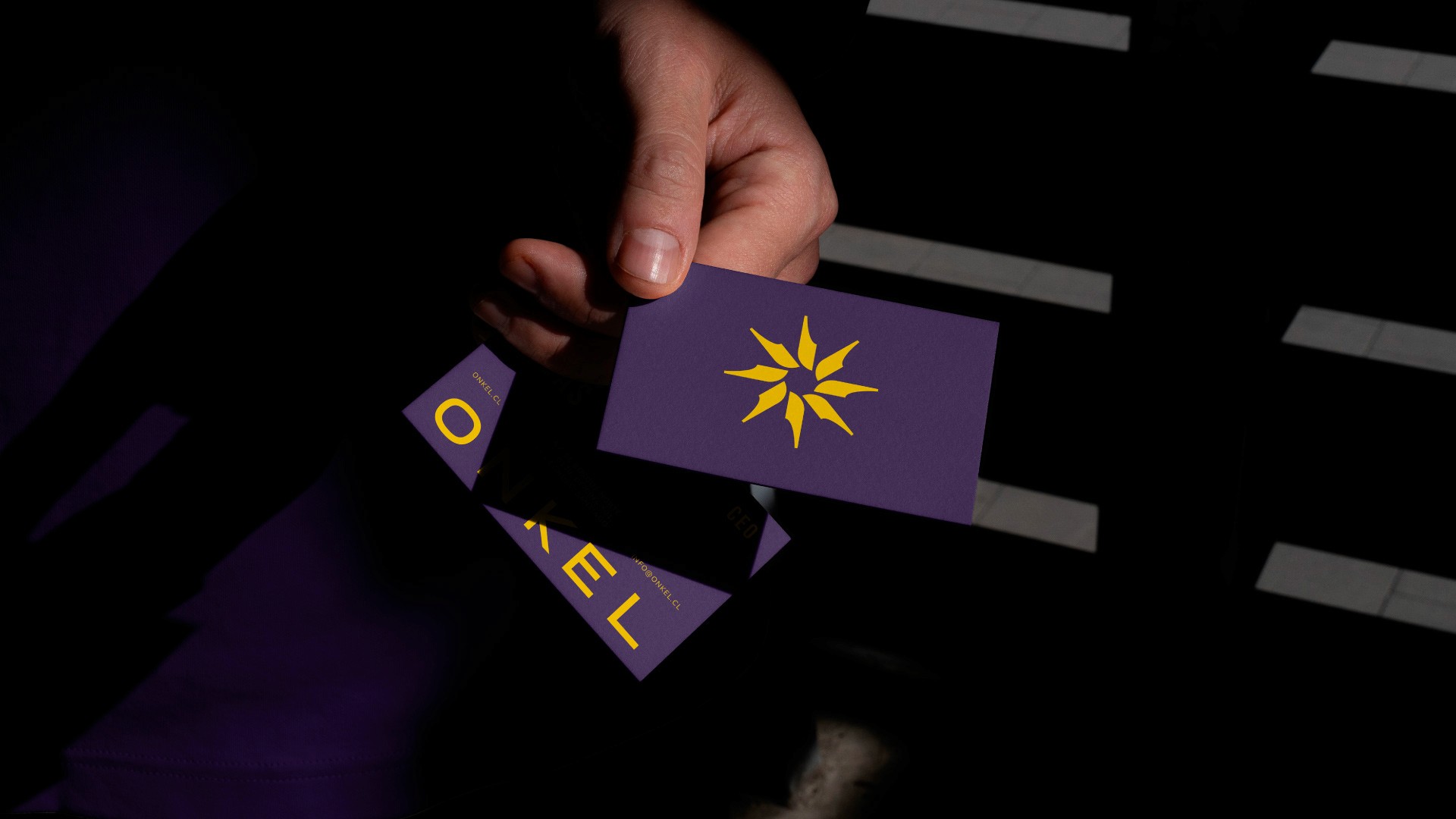 Branding automotriz para Onkel, marca premium de luces para camiones y autos – Lagom Studio Chile y Latam.