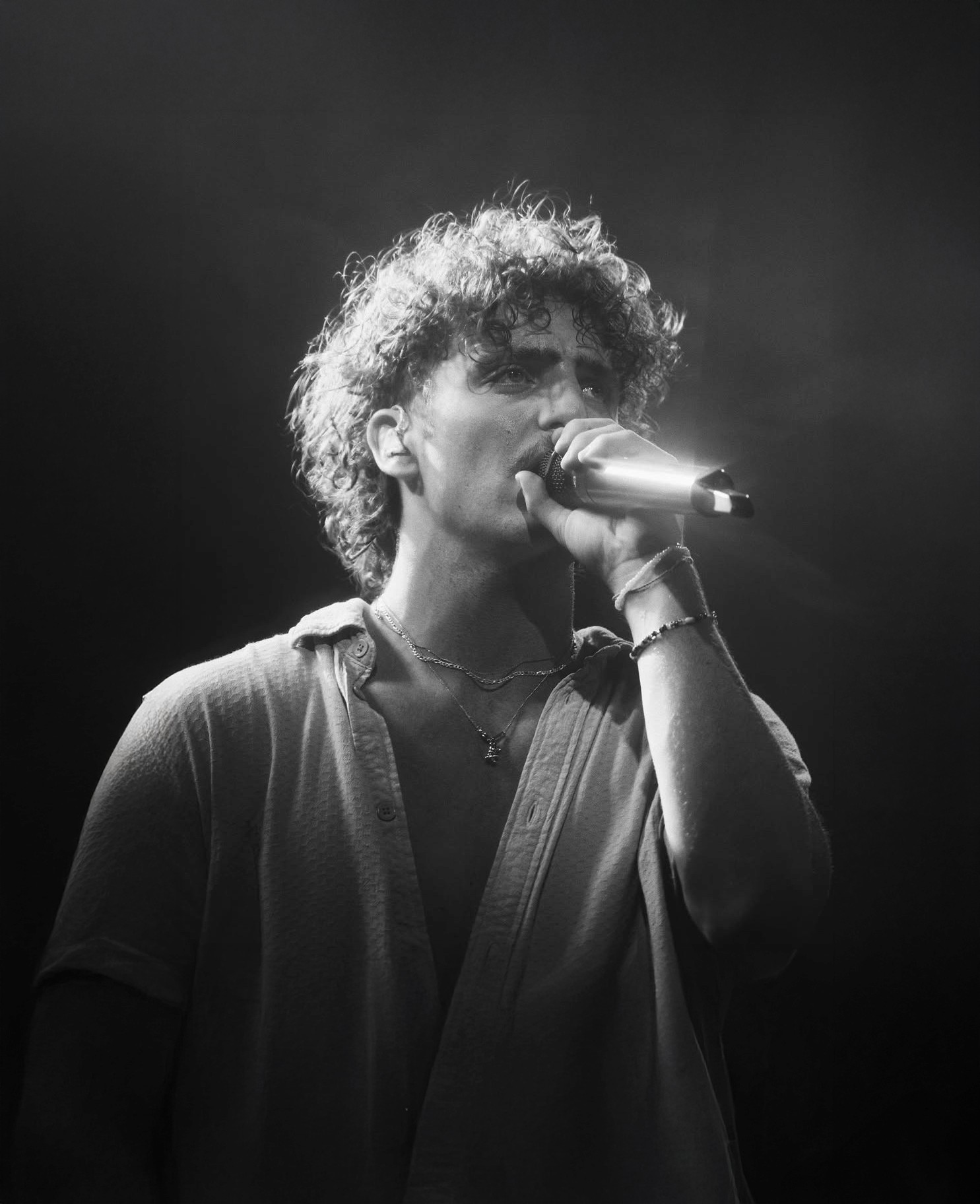 Benson Boone performing at a concert, photographed by Austin Cieszko