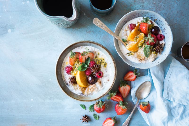 Yogurt, miele e frutta