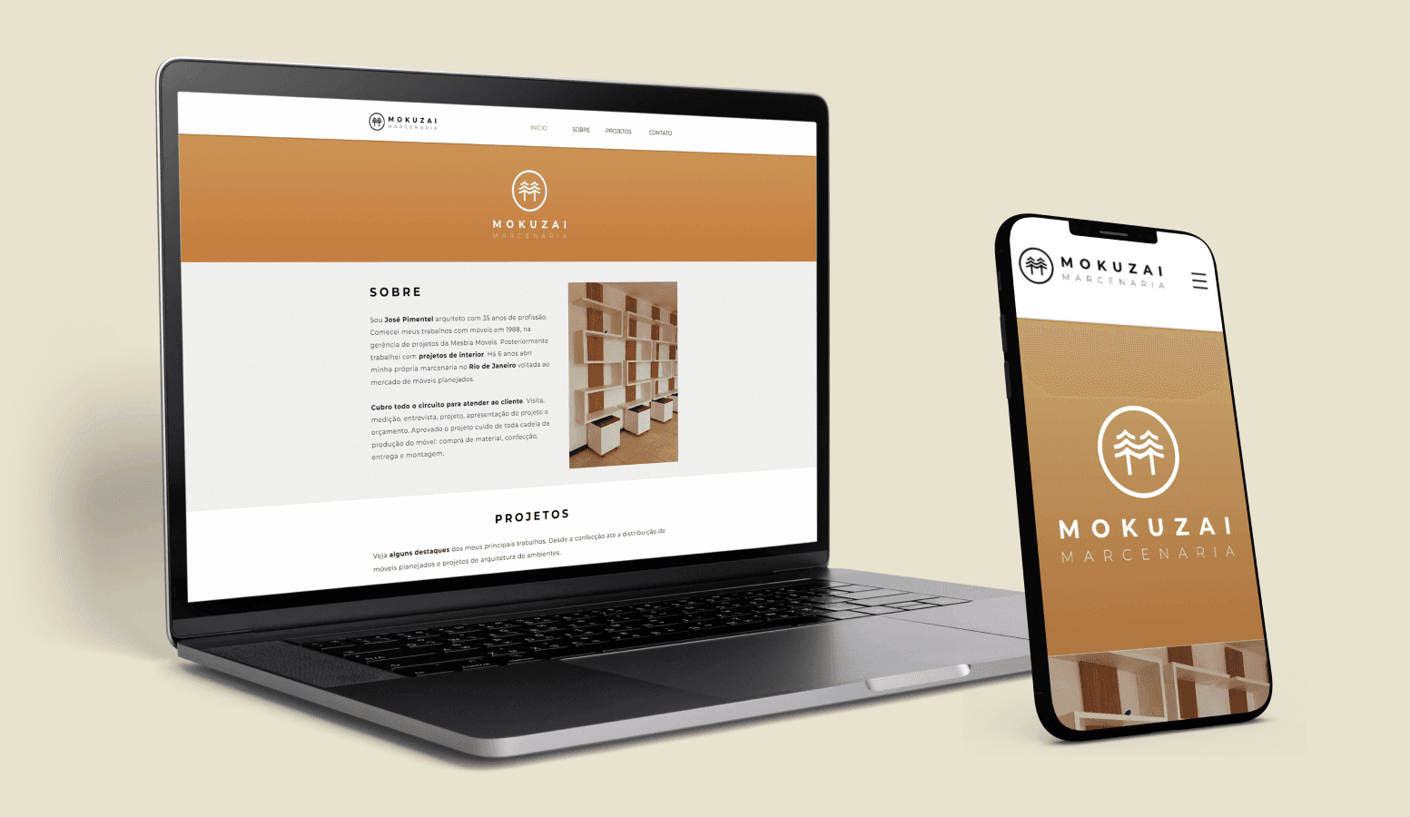 Foto de um computador e smartphone exibindo o site Mokuzai Marcenaria