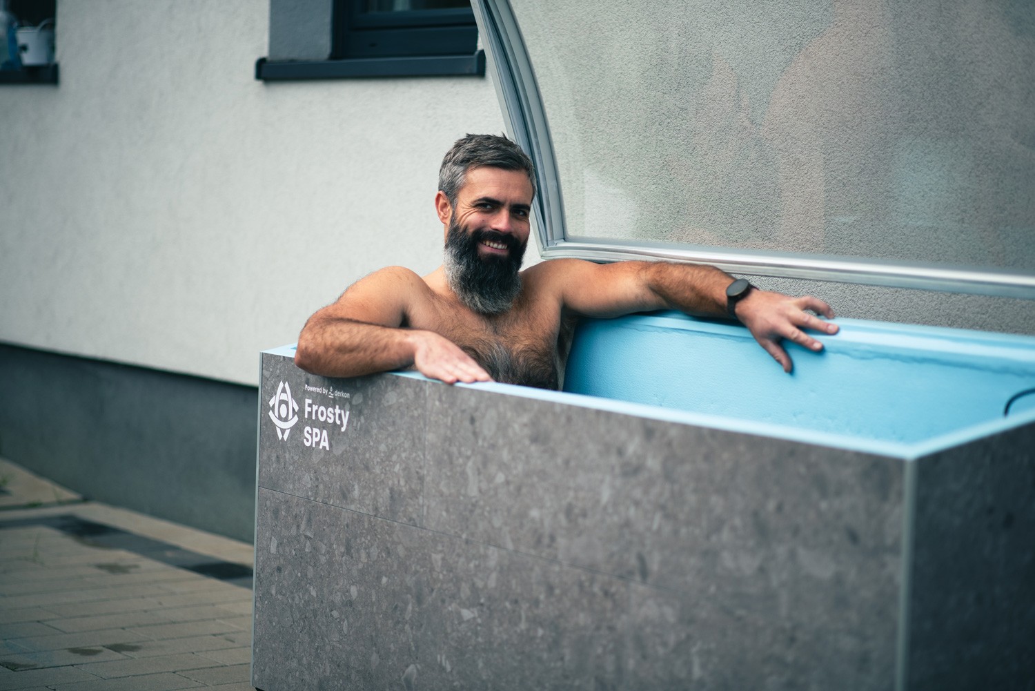 mężczyzna w frostyspa