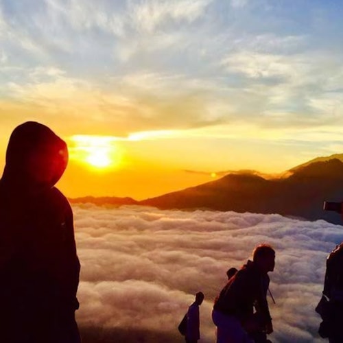 金塔马尼巴图尔山日出徒步登山加山顶早餐门票