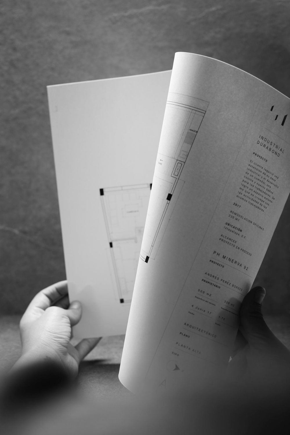 Conception d’espaces professionnels dans le respect des normes ERP et des contraintes réglementaires.