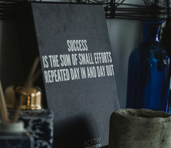 Digital marketing graphic with text overlay, highlighting Digital Factory’s data-driven e-commerce marketing strategies.