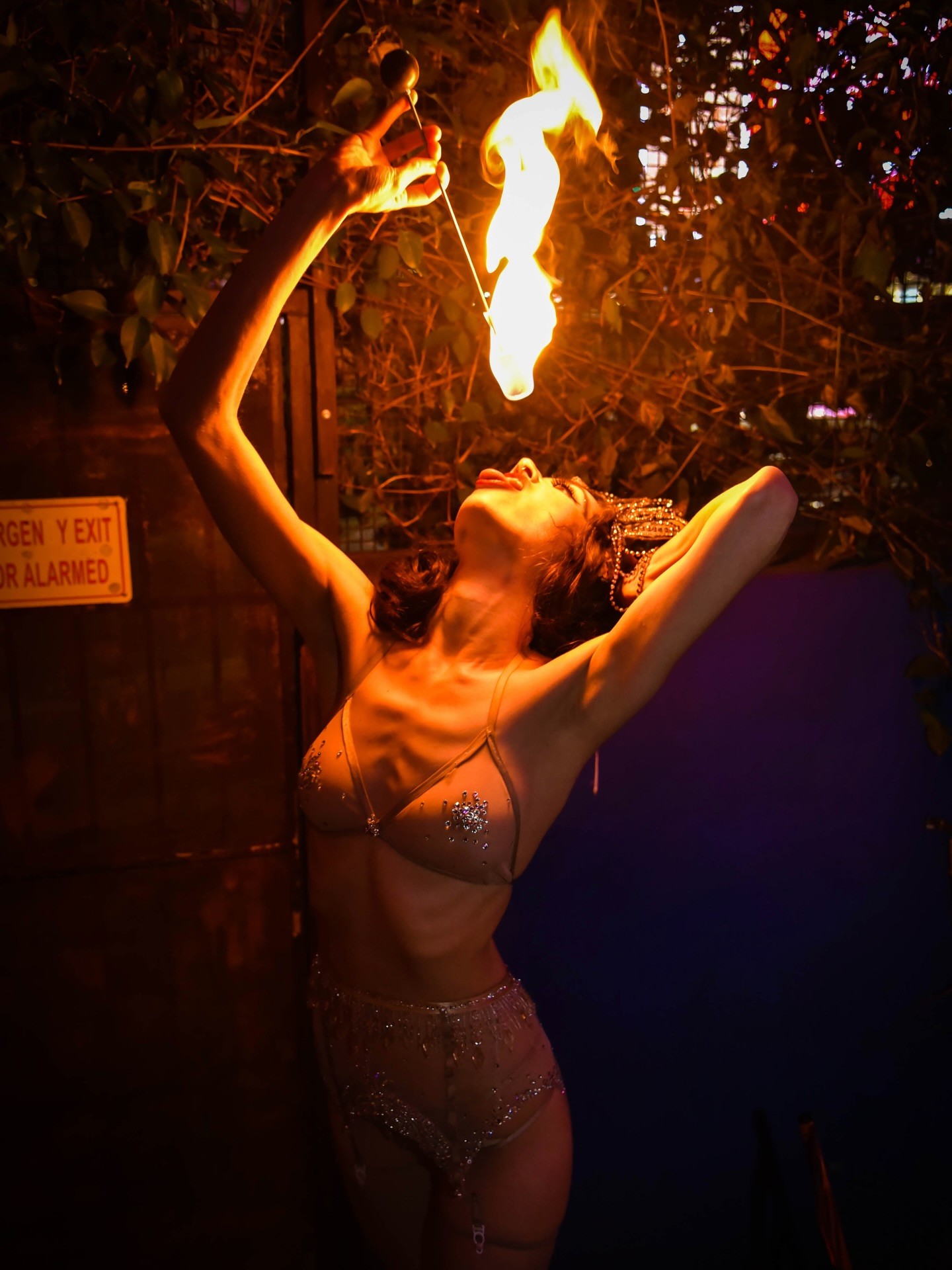 Barman rempli un shaker