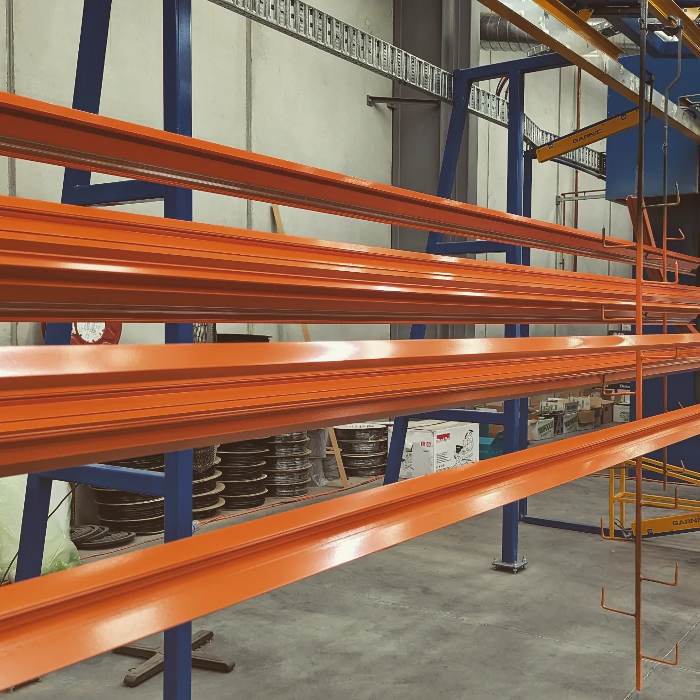 powder coated extrusion with different color