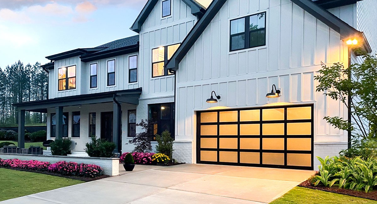 Elevate your home’s curb appeal with MasterGrain™ custom fiberglass doors from WD Craftline