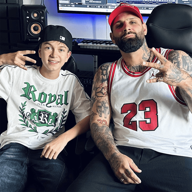 Cover singlu FRIENDS od Matěj Plšek, Refew