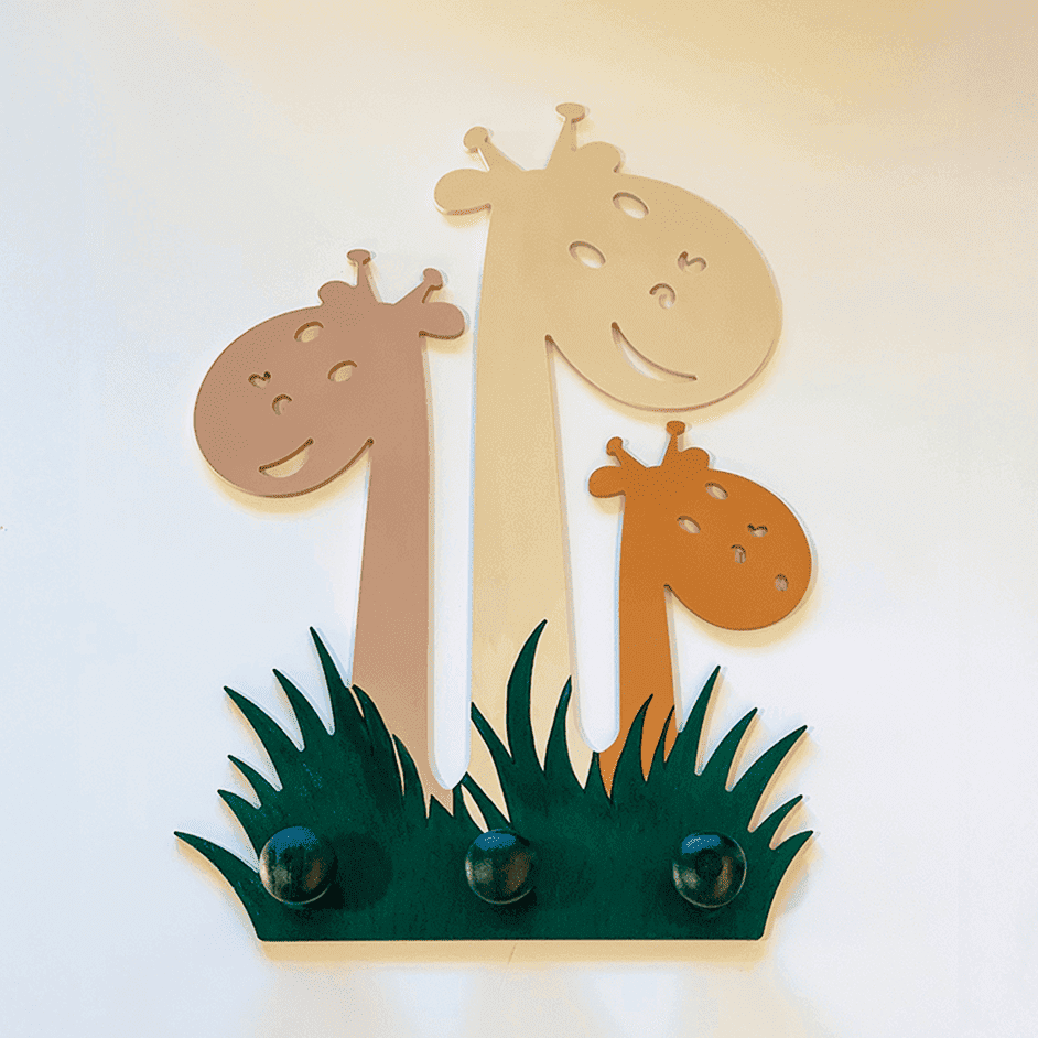 Photo d'un porte-manteau sur-mesure girafe.
