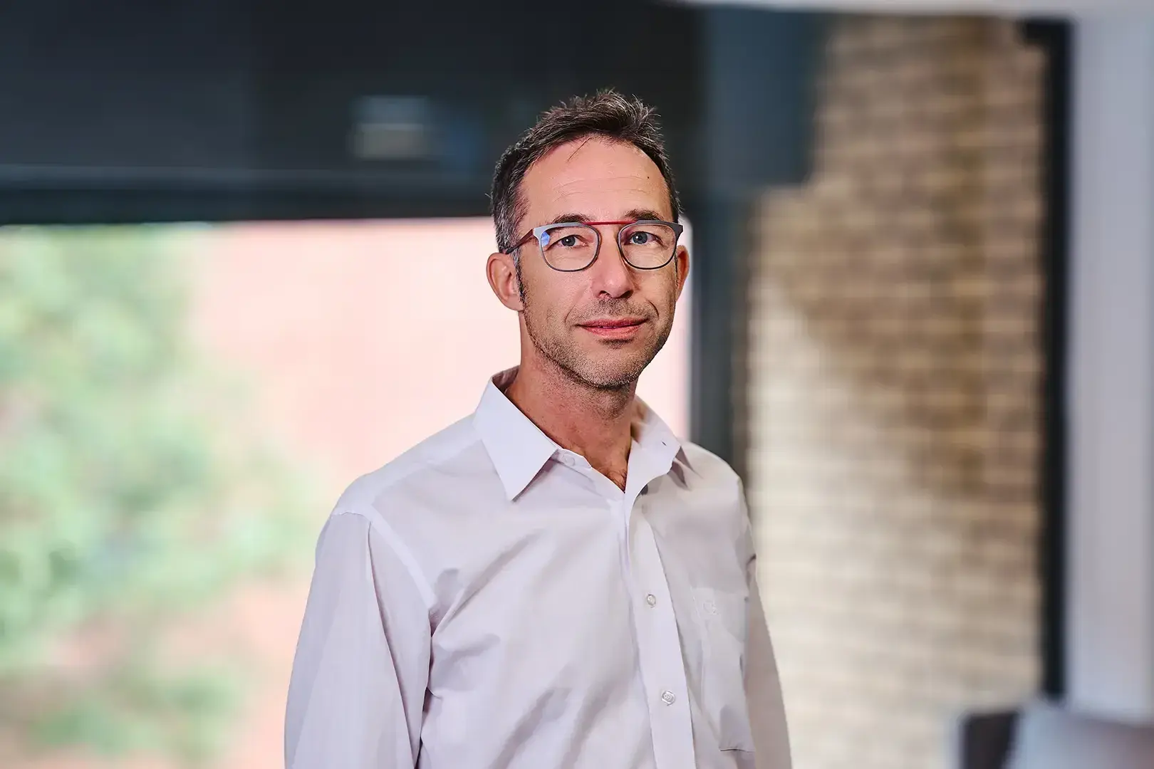 Dr. Erik Hauzman