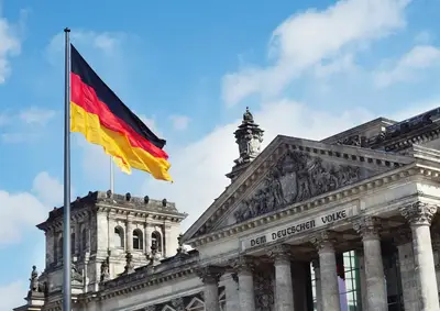Deutsche Flagge am Reichstagsgebäude