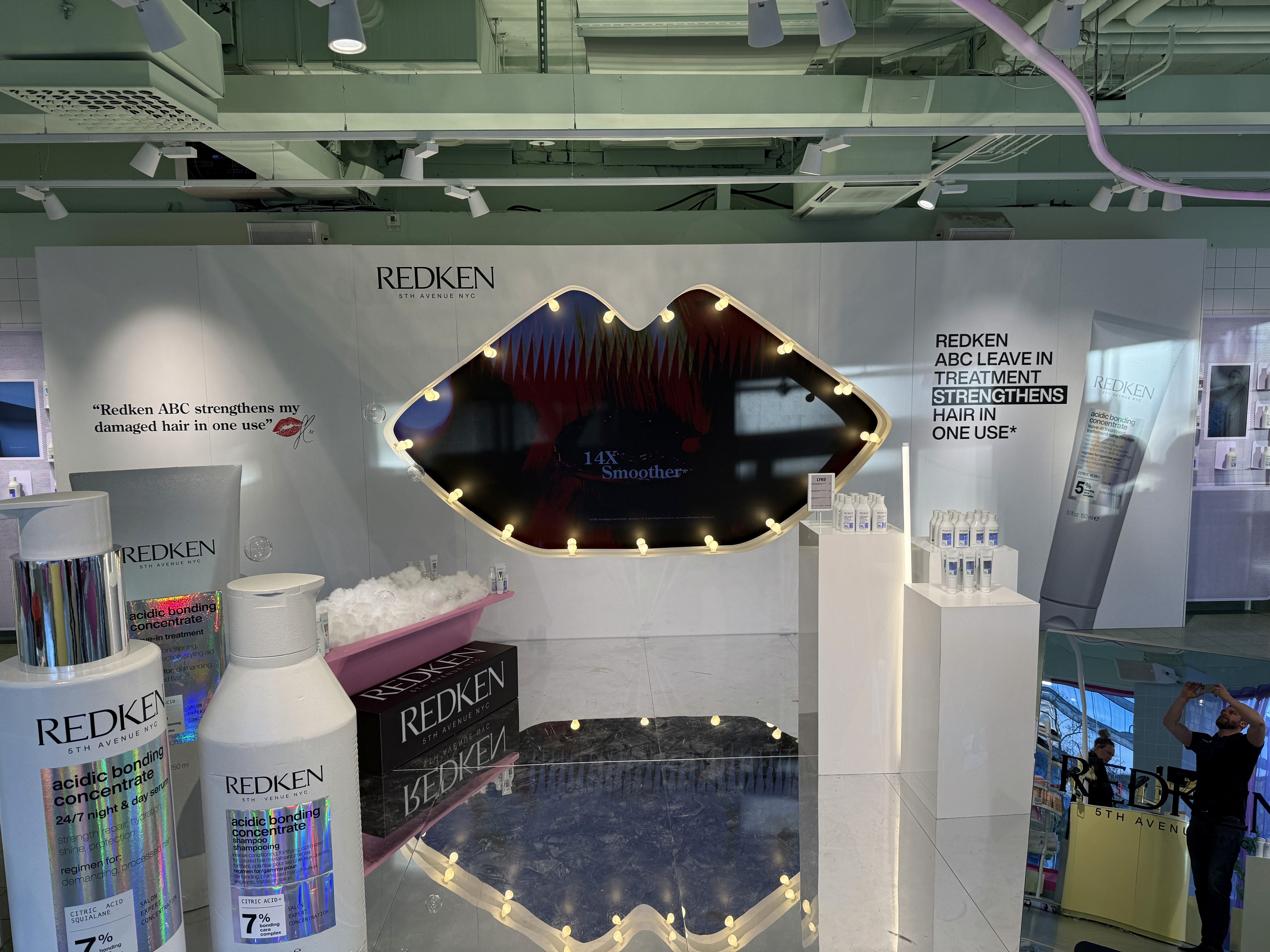 Dirac monter på mässa