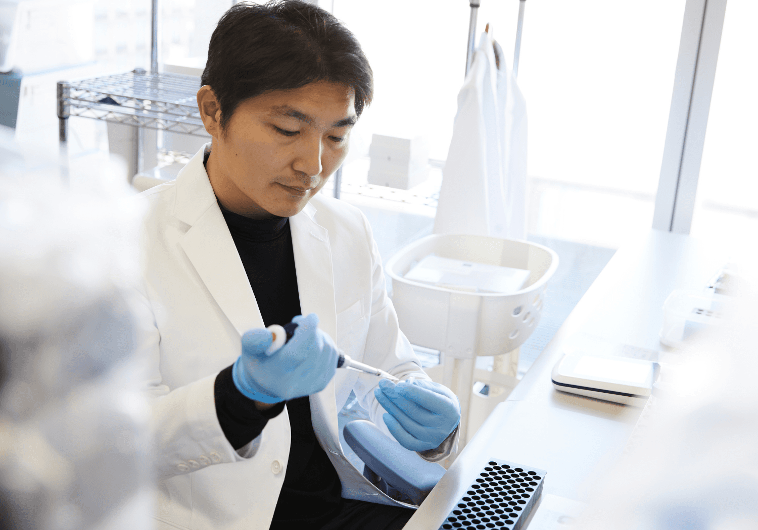 ゲノムに関する研究を行う曽根原弘樹先生