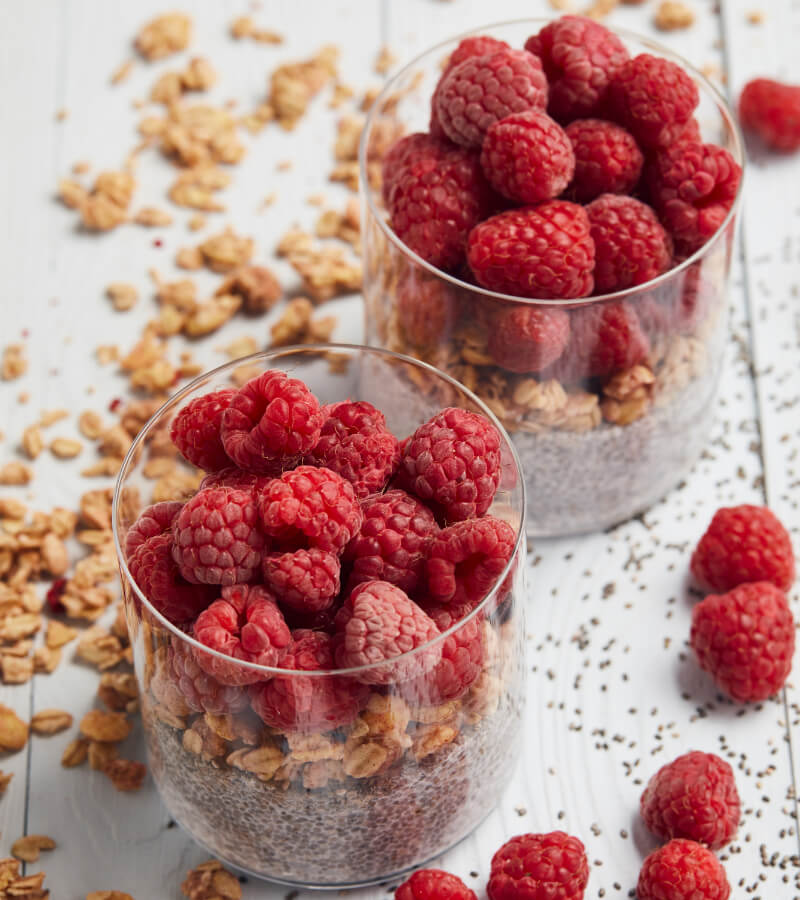 Bol de semaillas de chía, frambuesas y nueces