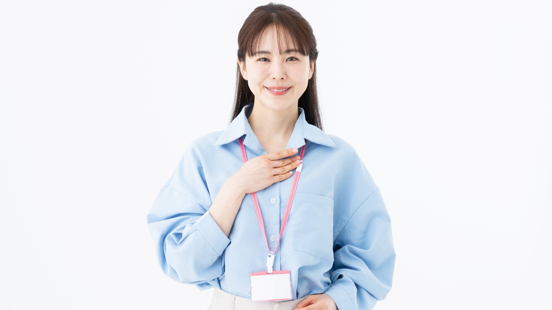 OLが胸に手を当てている