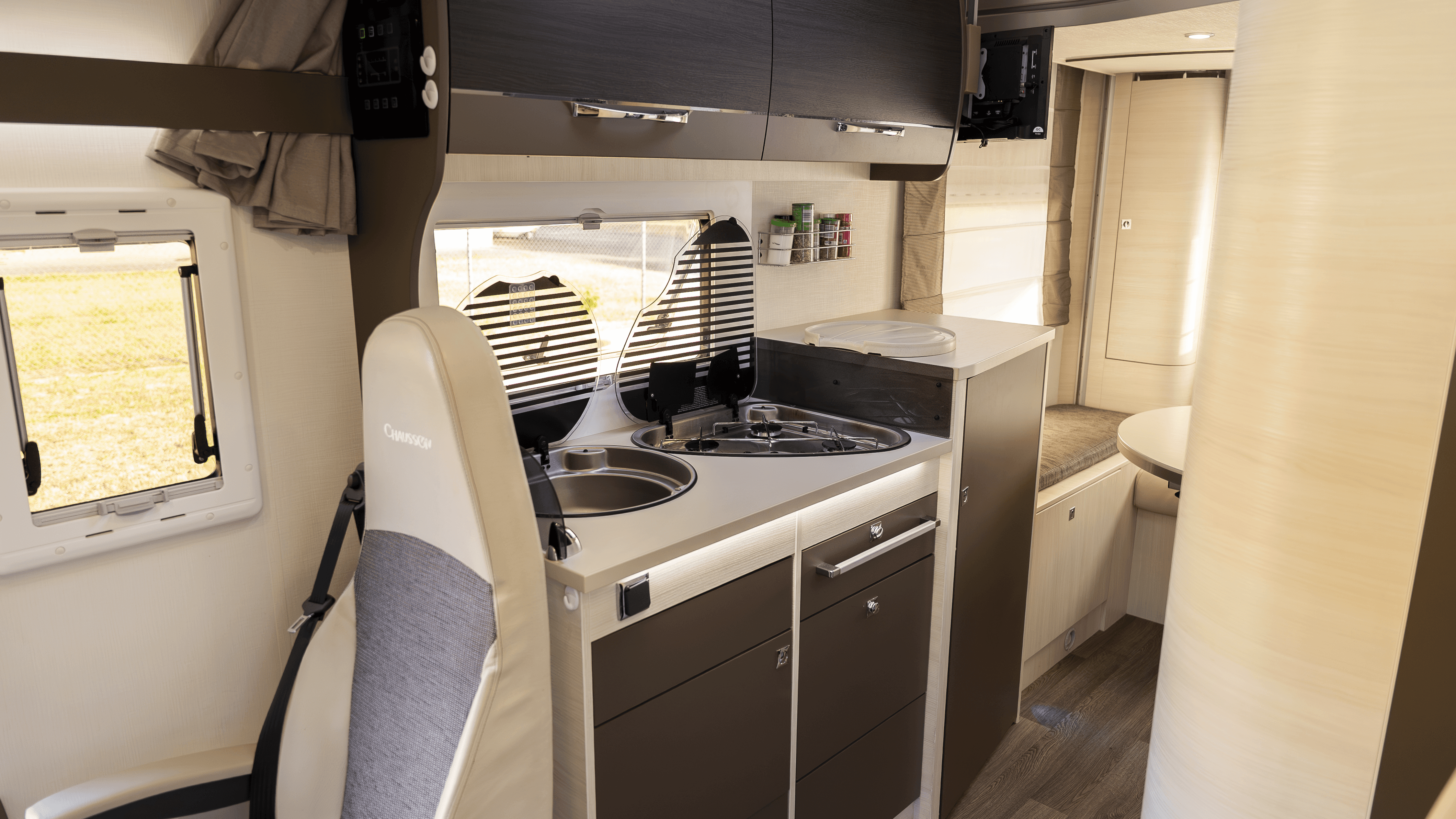 Camping-car confortable disponible à la location à Mulhouse