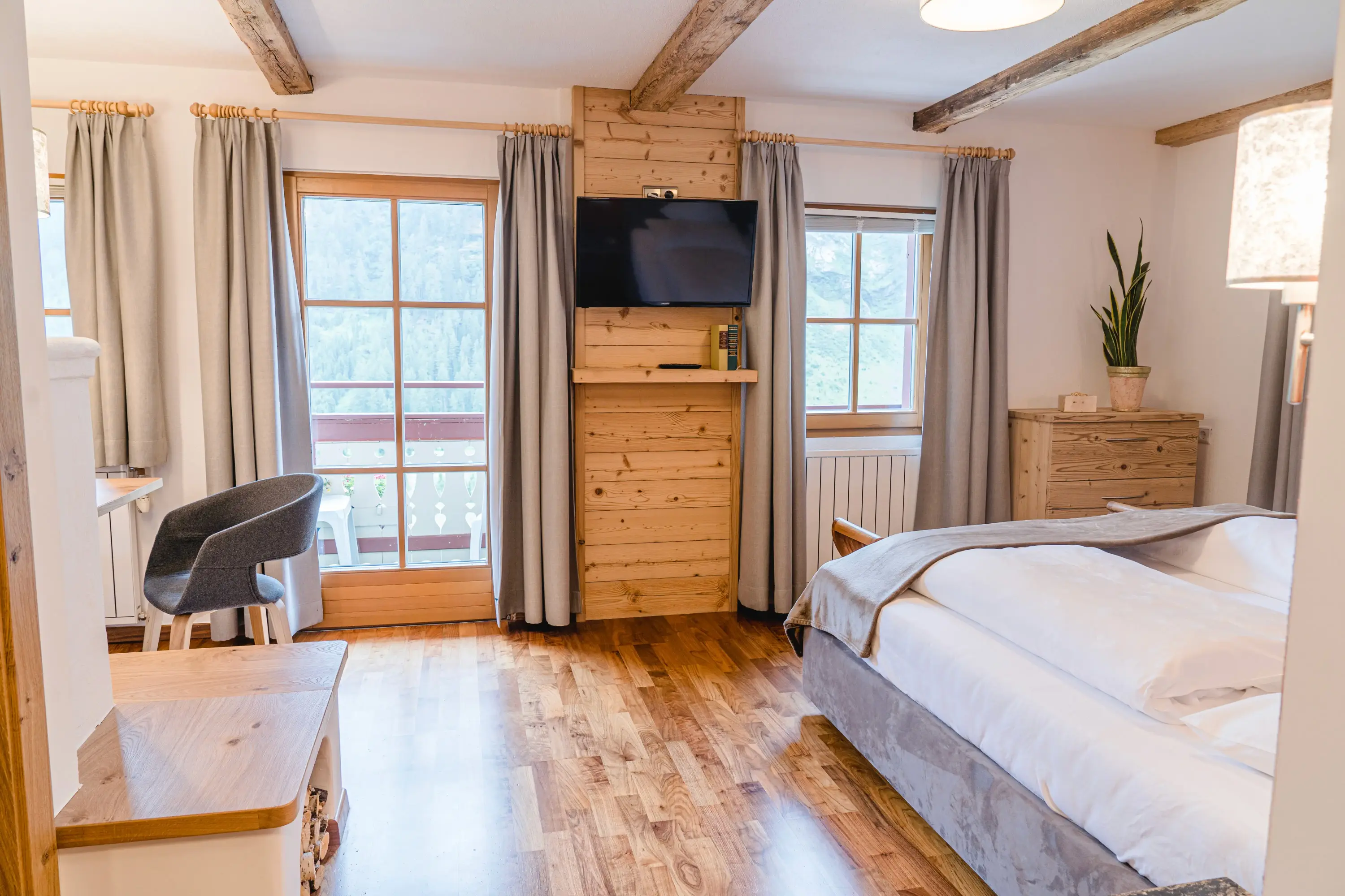 Lavish Hotel