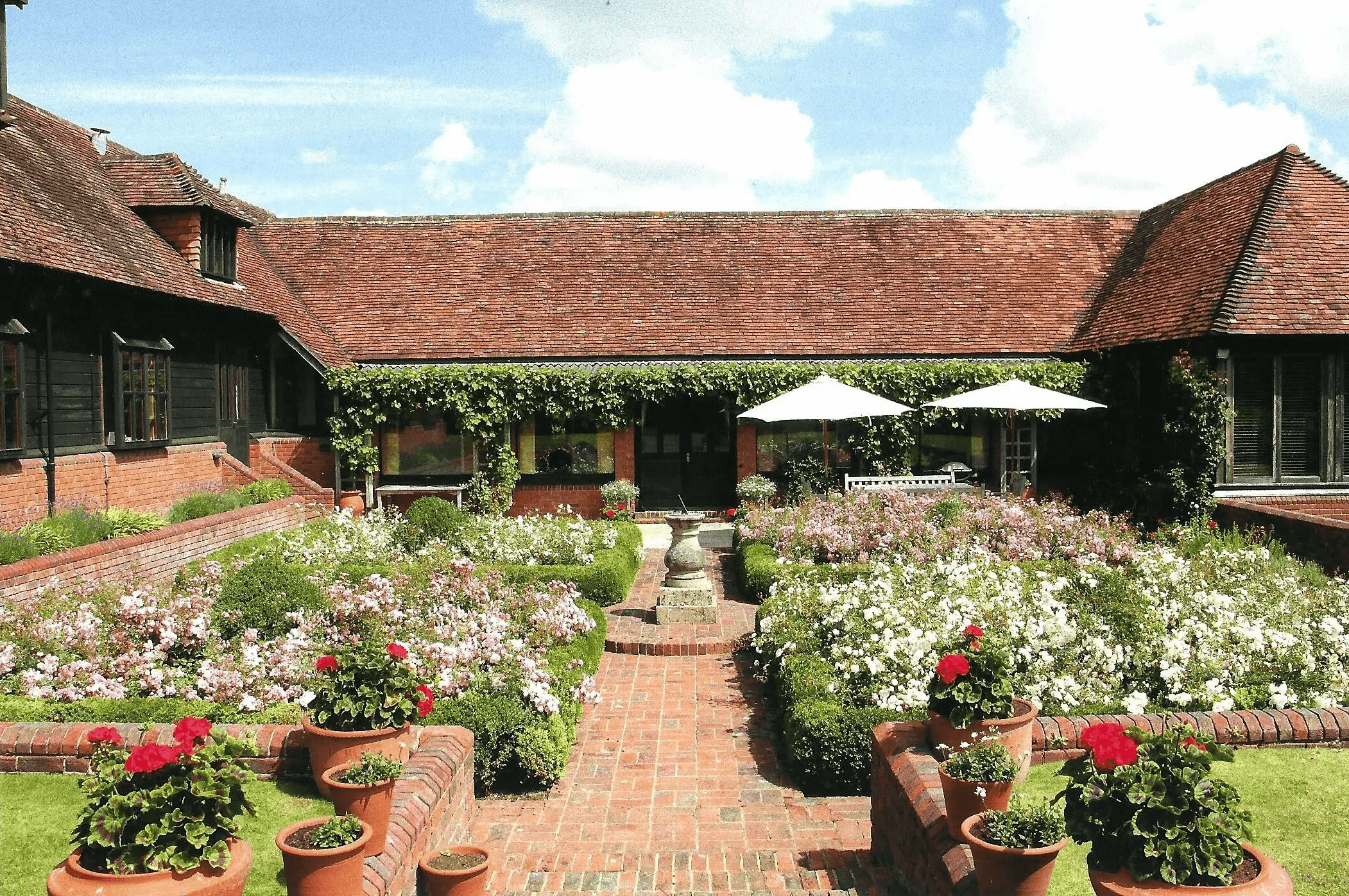 Frith Common Barn by London & Cape Town Properties