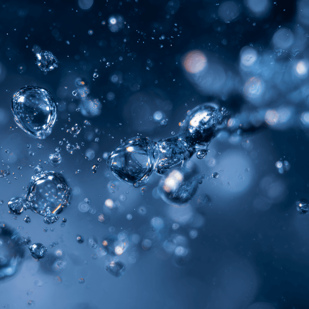NOVAMET 875 coolant benefits shown next to close-up of suspended Oemeta fluid droplets in blue industrial background