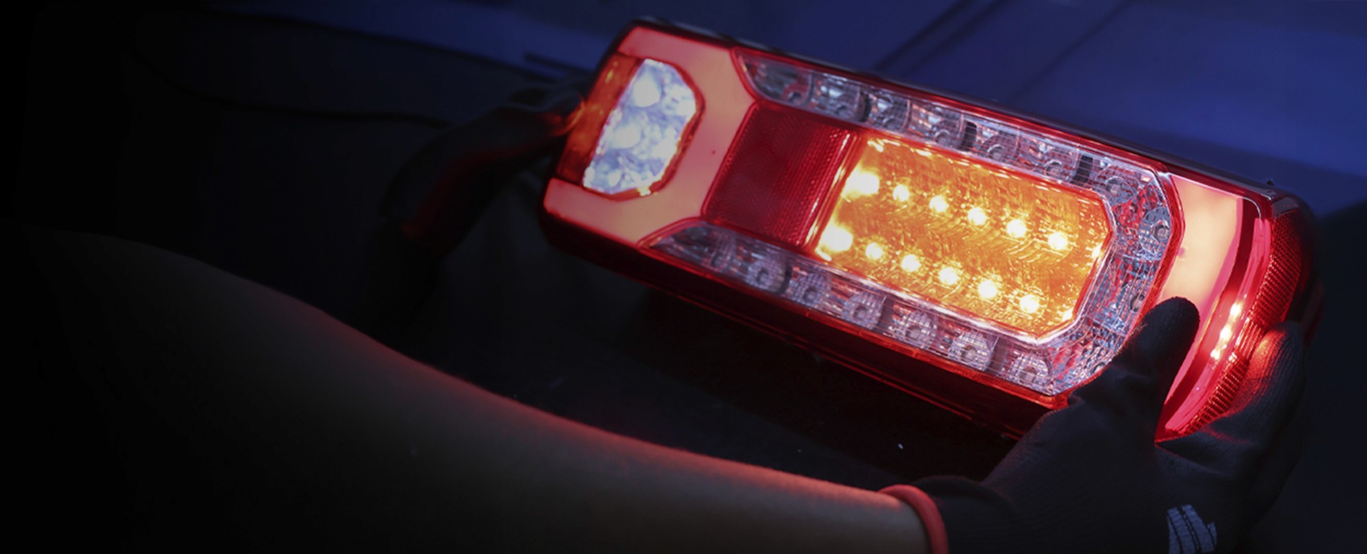 faixa de destaque com produtos Pradolux e chamada institucional trabalhe conosco