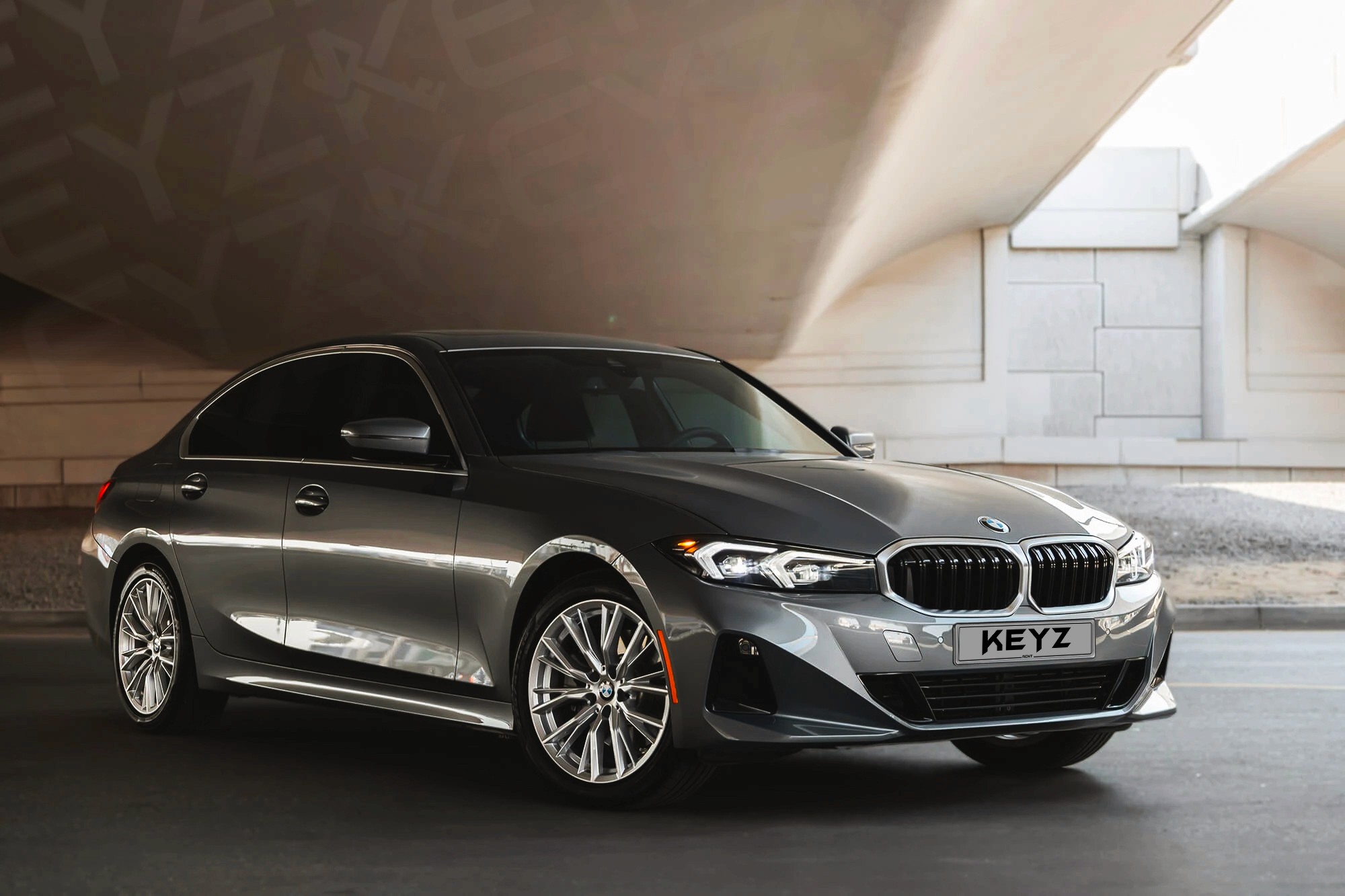 Vue extérieure BMW 330 Gris  – Location Berline à Dubaï | Keyz Rent