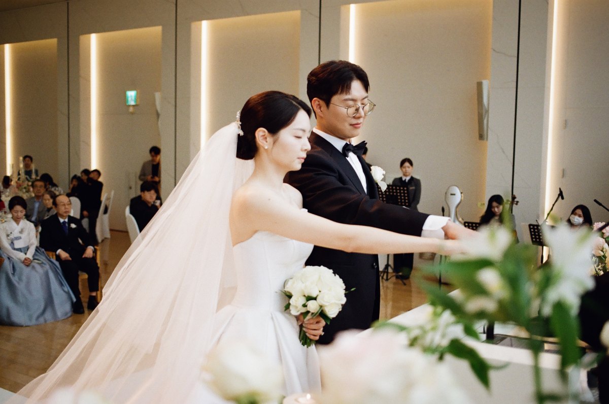 메이필드호텔 본식스냅 촬영 후기 | 디어데이스냅이 담아낸 카라홀 하차씬과 필름 올인원