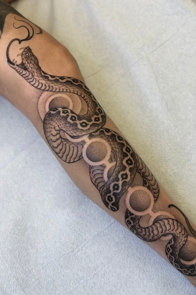 Snake Leg Sleeve