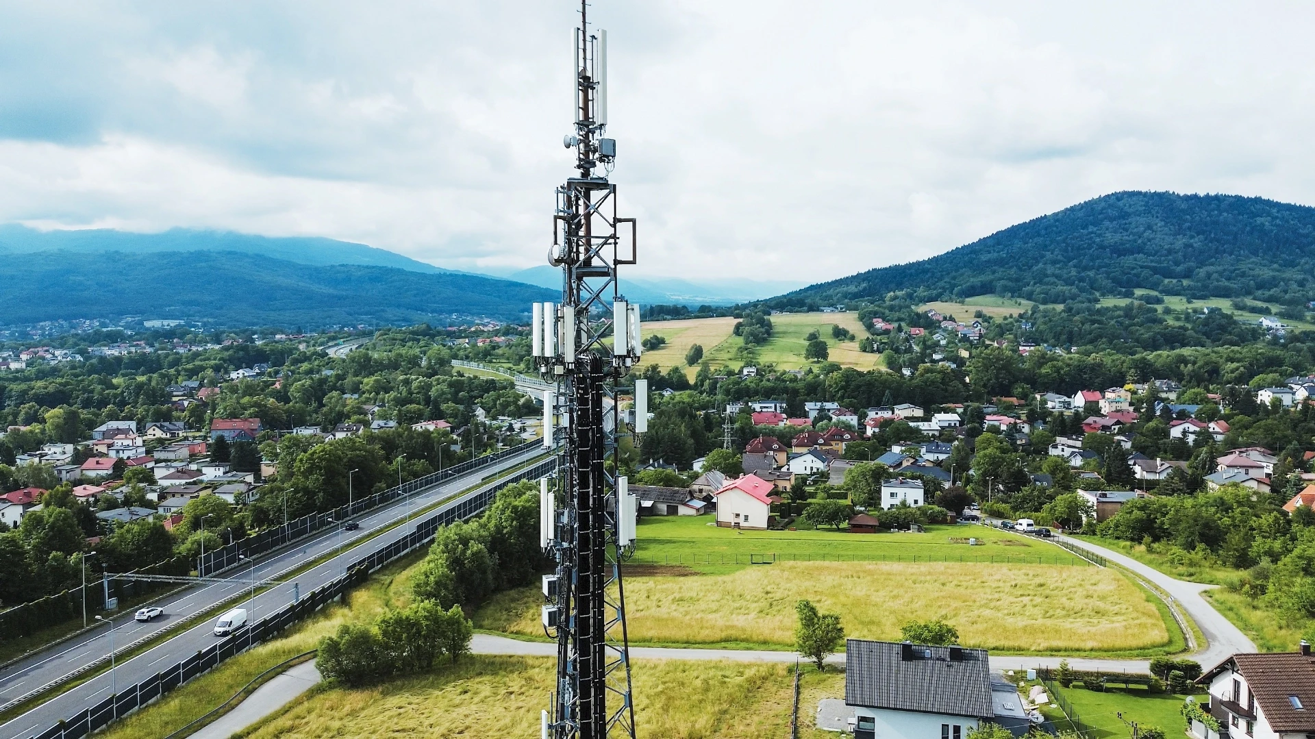 antenne 5G dans la campagne