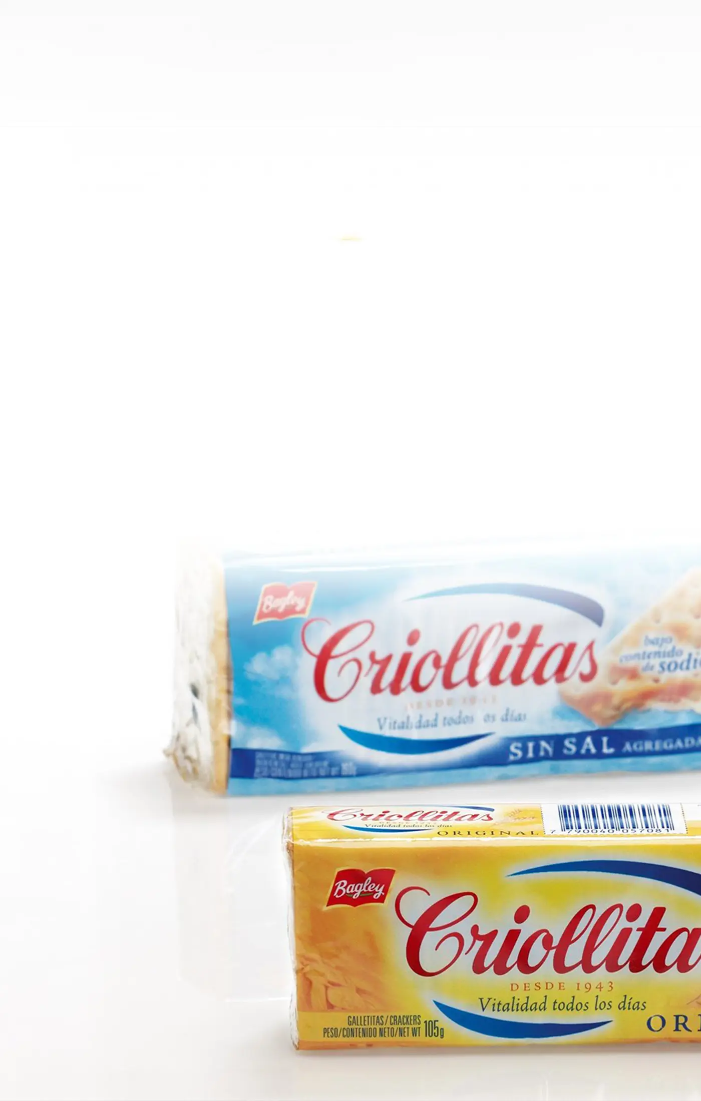 Packaged crackers on a white background. Front package is yellow, labeled "Original"; back package is blue, labeled "Sin Sal" (without salt).