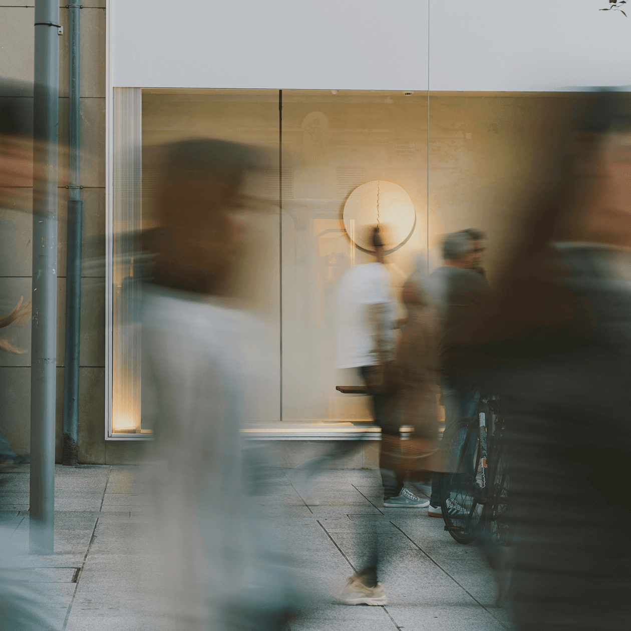 tilt shift lens photography of street lights