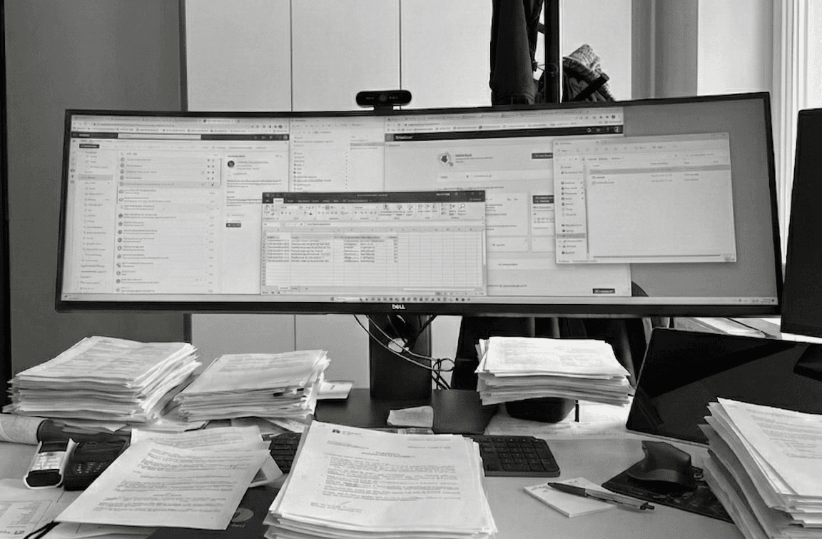 AI suggesting actions like "Optimize onboarding flow" and "Raise pricing tier" based on user data.